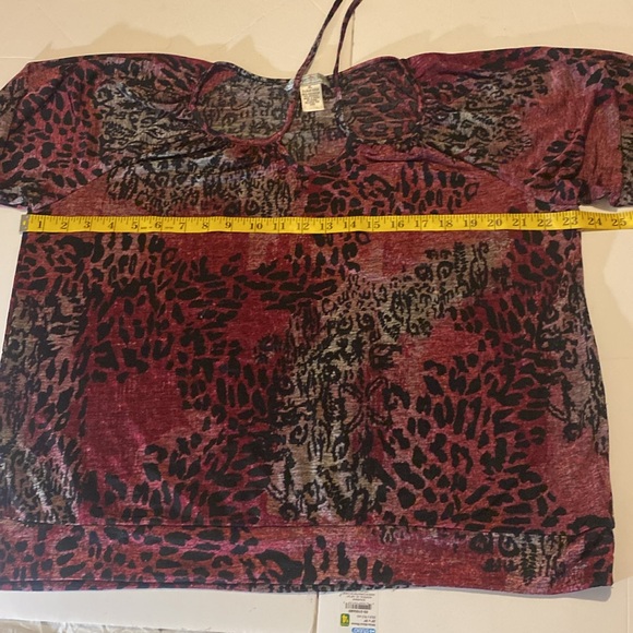 Vintage Suzie in a cranberry red and black leopard print top 3/4 length sleeves - Picture 3 of 6